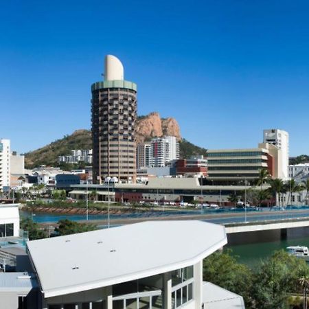 Grand Hotel And Apartments Townsville Exteriör bild