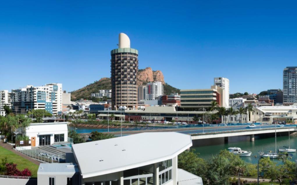 Grand Hotel And Apartments Townsville Exteriör bild